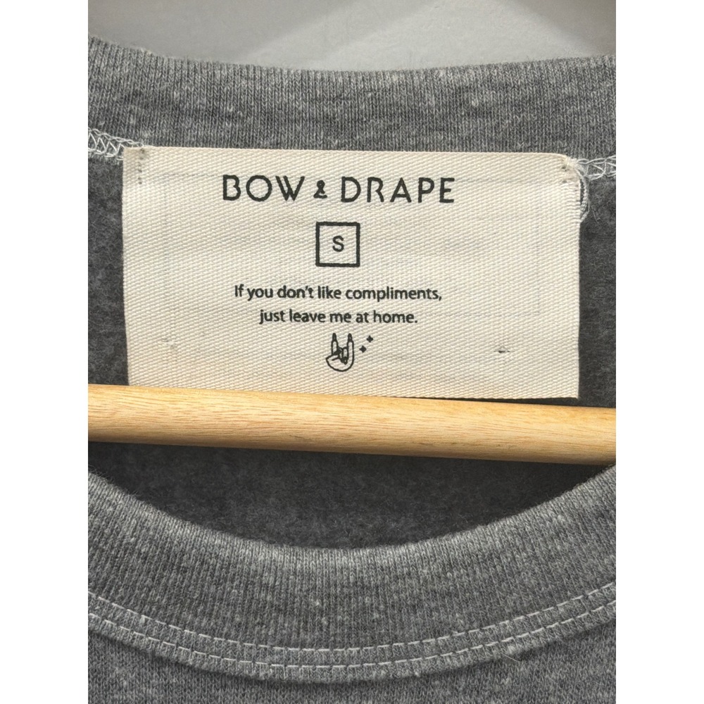 Bow & Drape Gold Glitter Sunday Funday Gray Sweatshirt T-Shirt Size Small - Picture 3 of 4